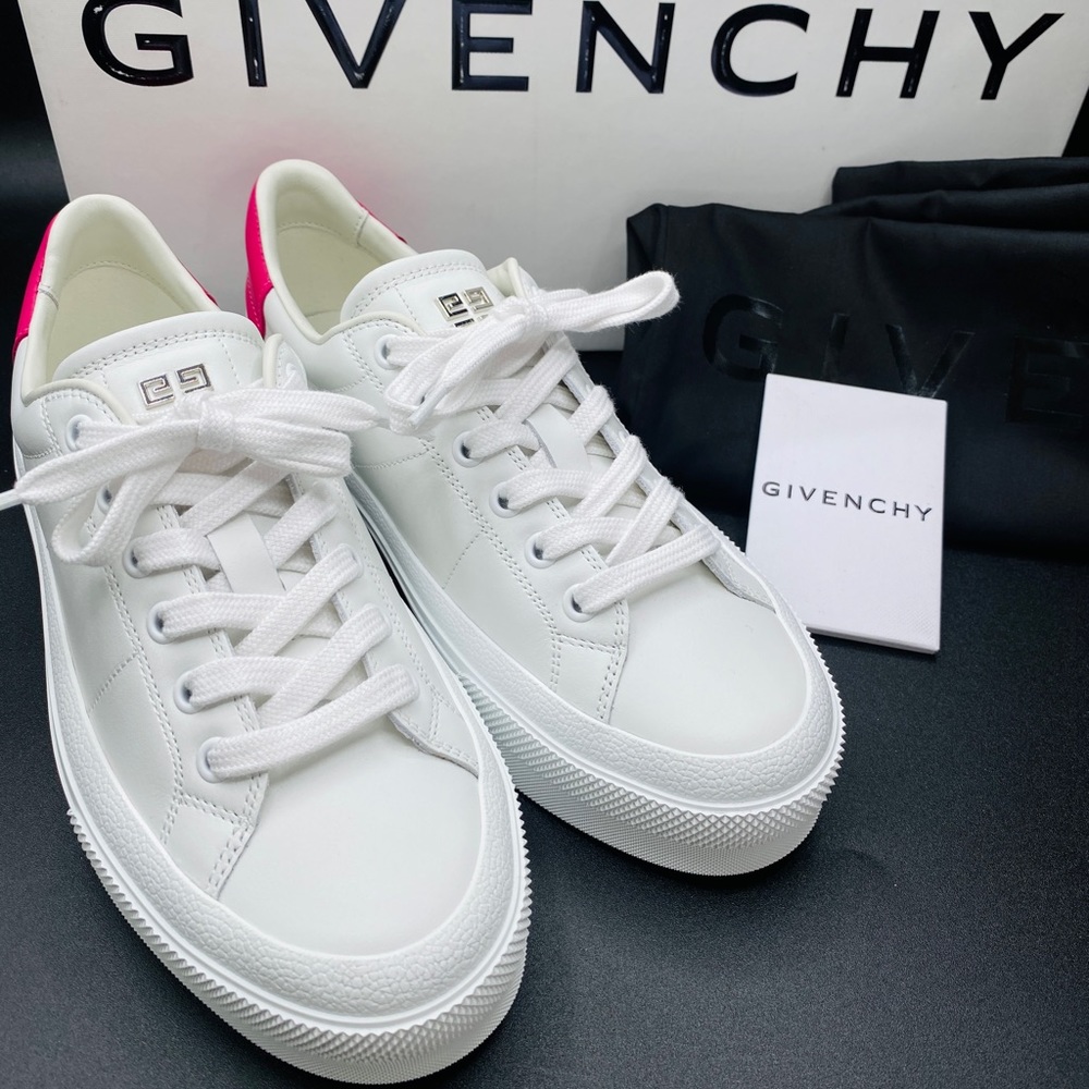 Authentic Women’s City Court Leather Sneakers SIZE 8 NWB